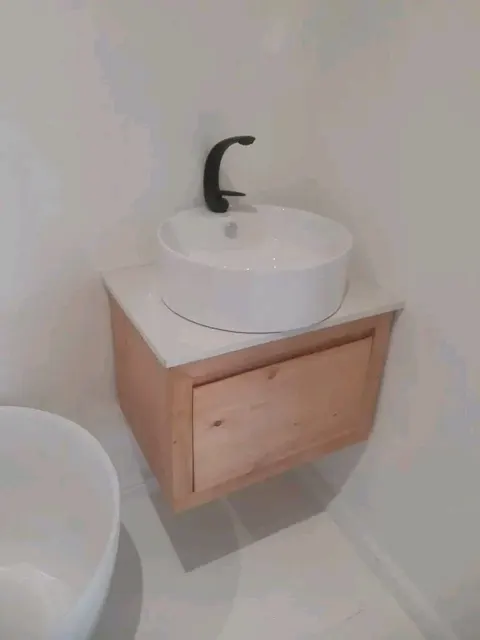 Floating bathroom vanity