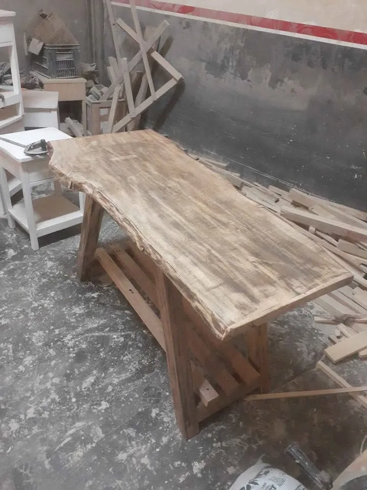 Live-edge console, photo 1