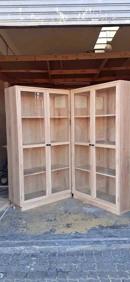 Meranti display cabinets, photo 1