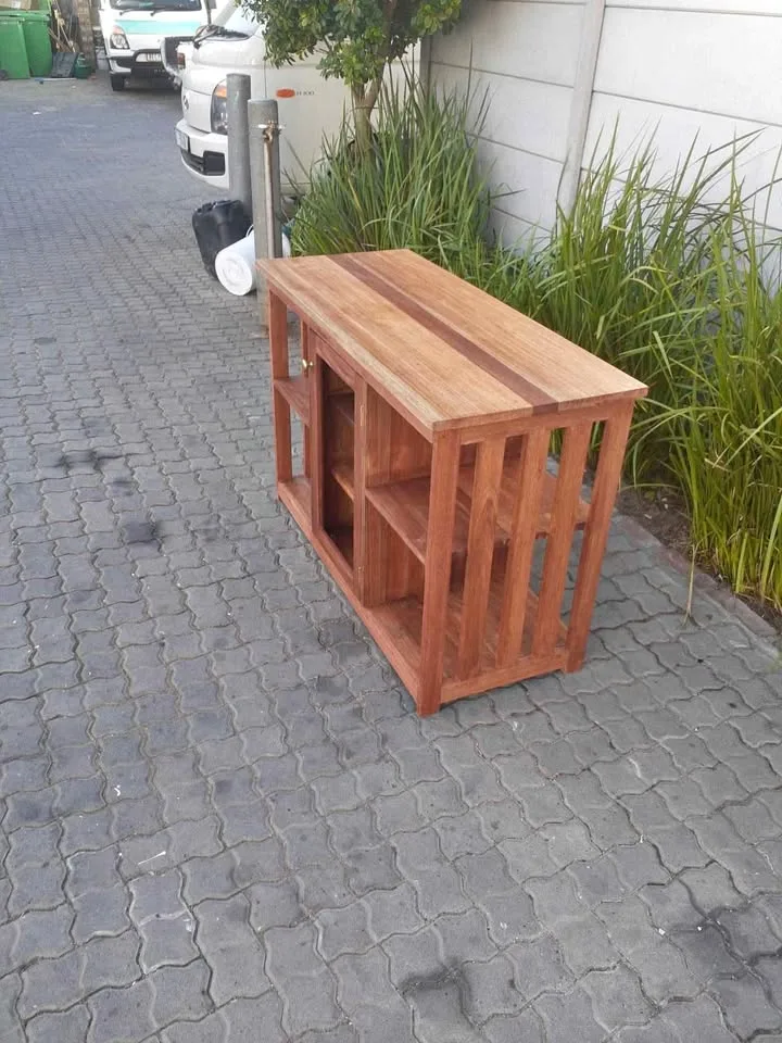 Meranti vanity, photo 1
