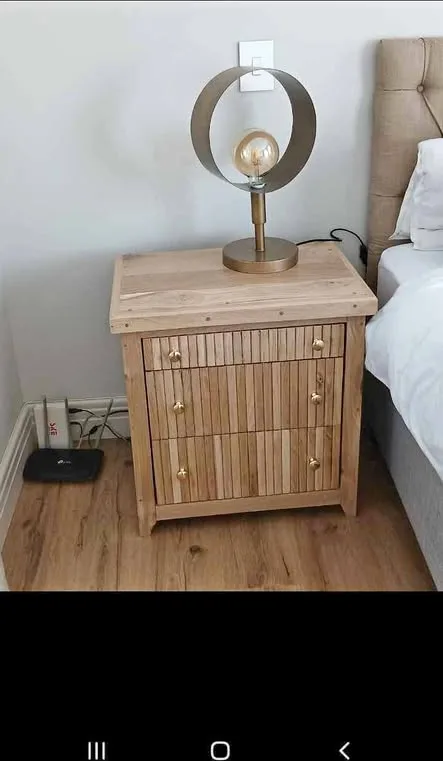 Oak bedside, photo 1